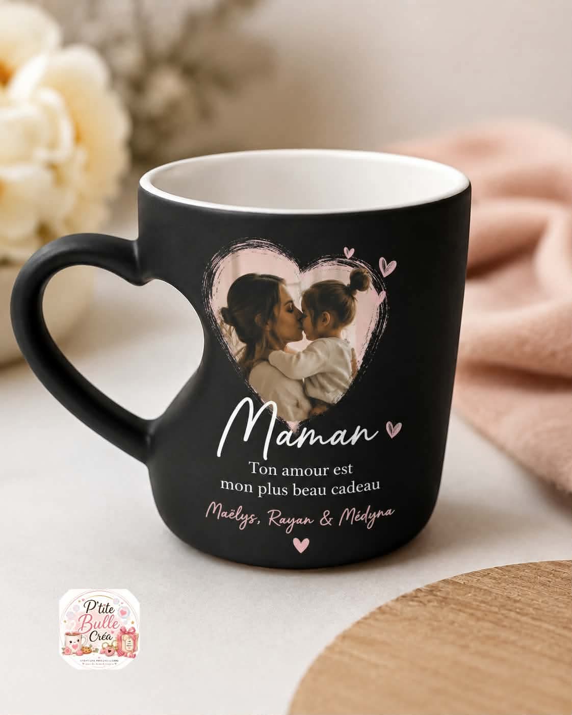 Mug noir anse coeur